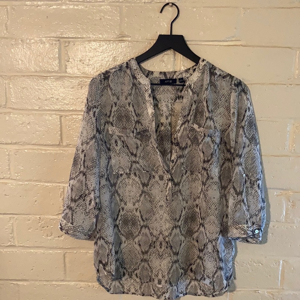 Beautiful airy blouse, perfect for fall fashion.